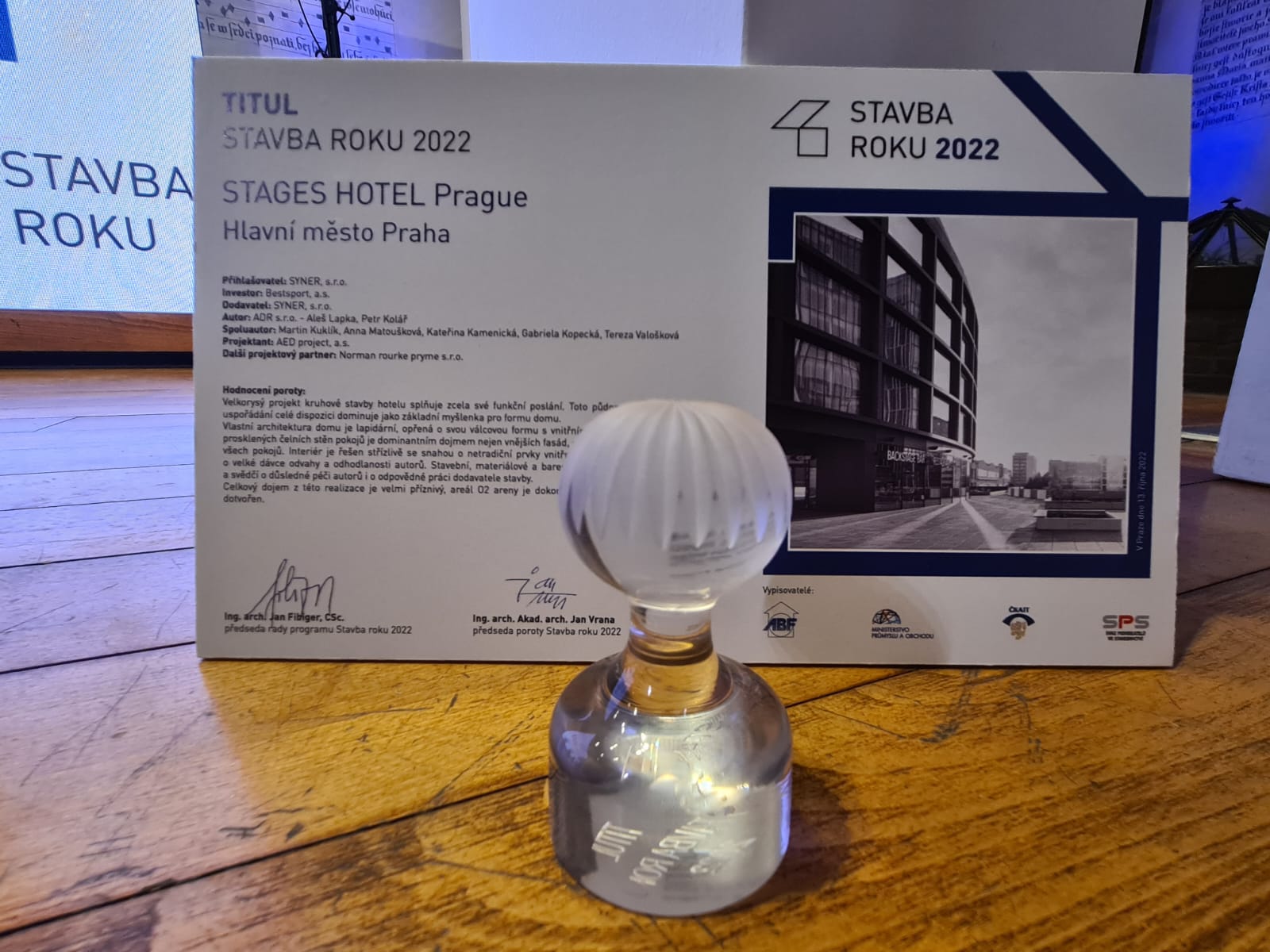 Thumbnail # Hotel s hudební tématikou STAGES HOTEL Prague vedle O2 areny získal ocenění Stavba roku 2022