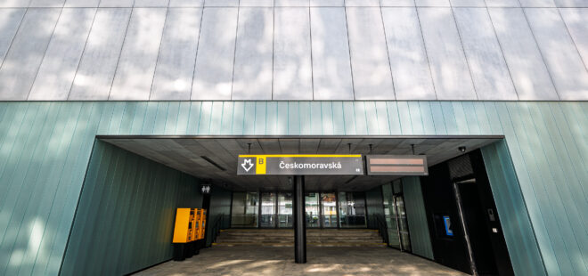 Zmodernizovaná stanice metra Českomoravská v novém designu je ode dneška opět v provozu